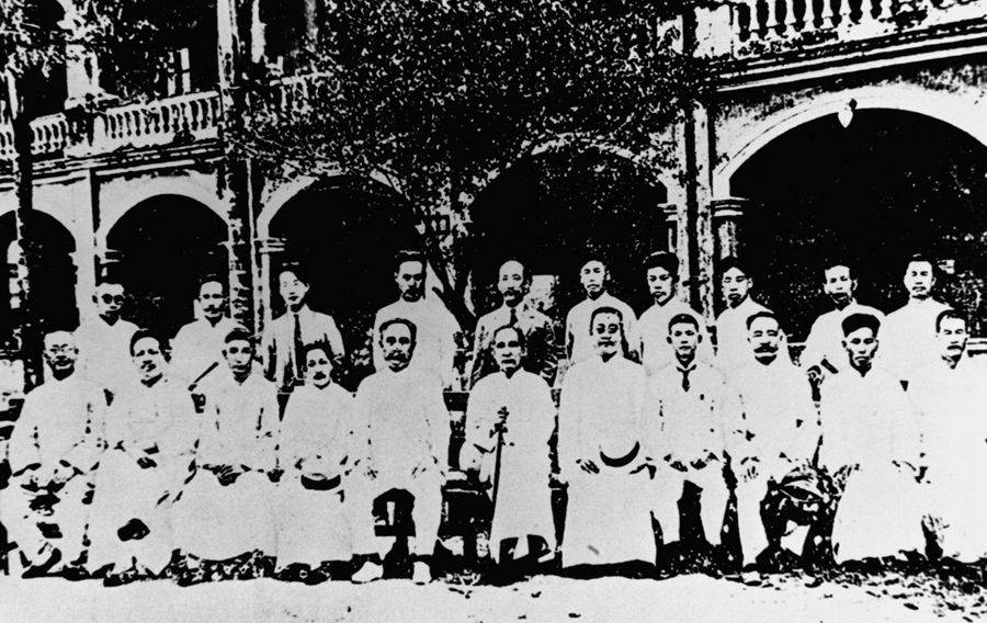 Sun Yat-sen con delegados al primer congreso nacional del Kuomintang en 1924